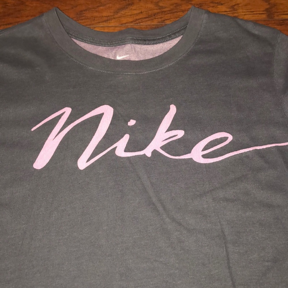 Women’s Nike tee - Picture 3 of 5